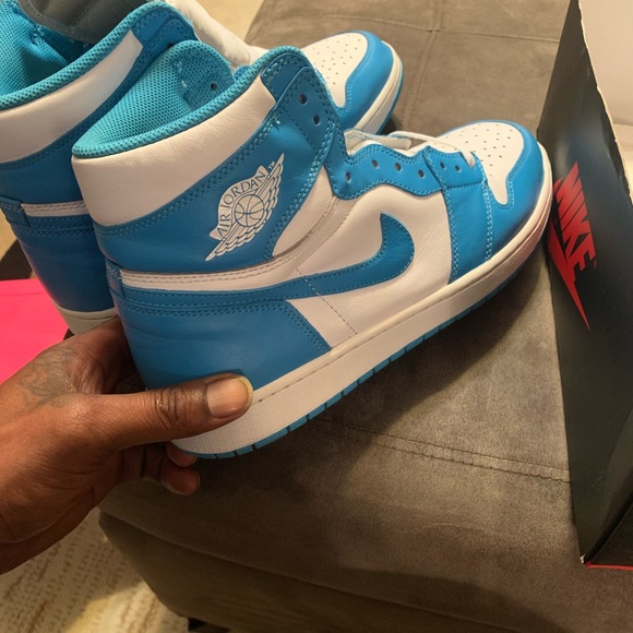 Size 12 lightly used Air Jordan 1 Unc 2015 - Picture 3 of 8